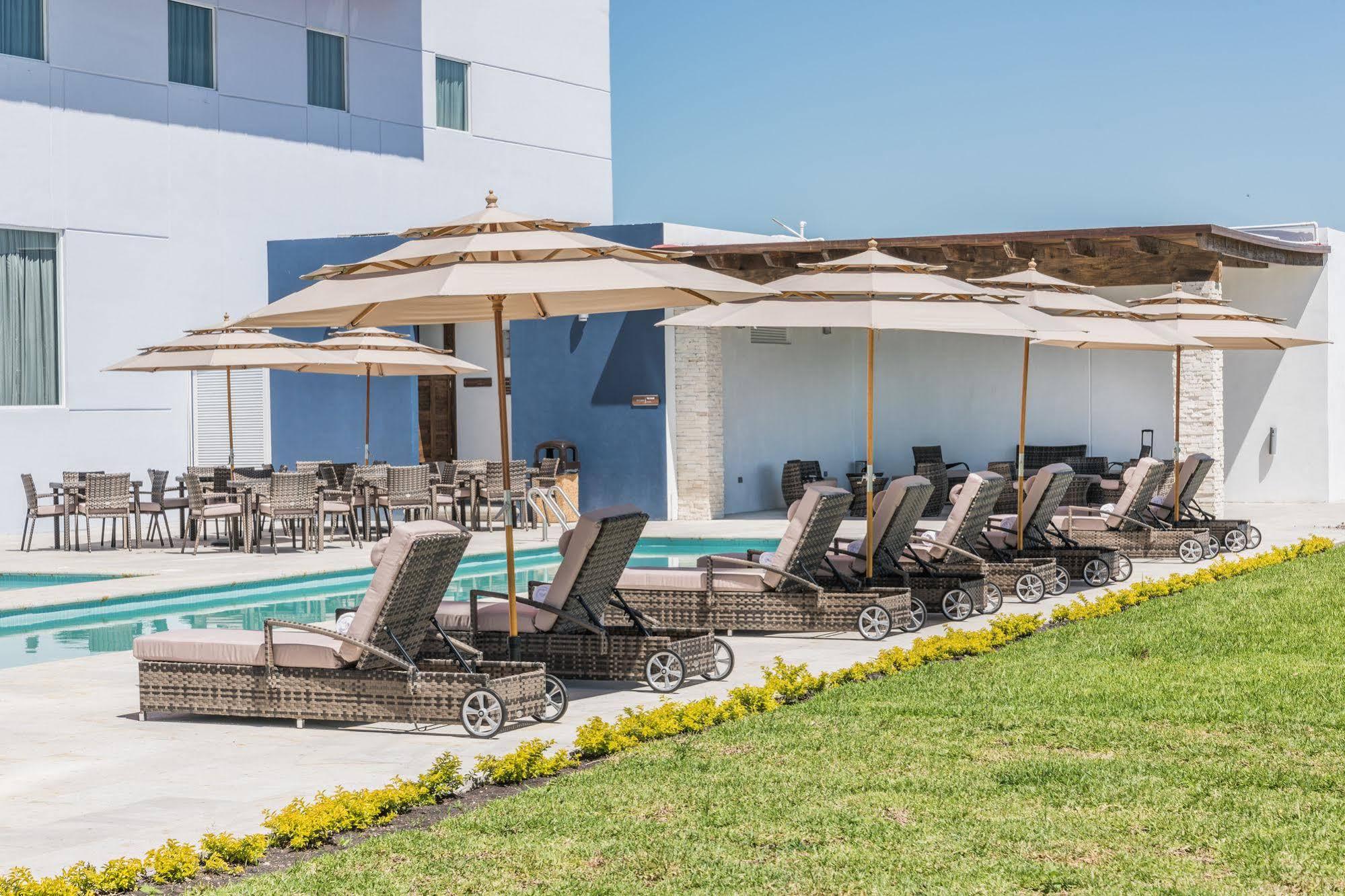 Hampton Inn & Suites By Hilton Salamanca Bajio Exterior photo